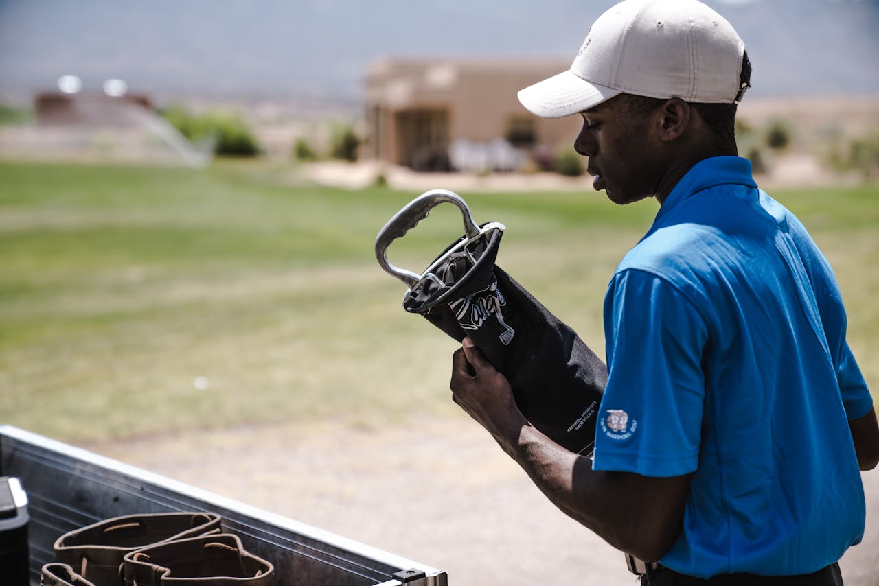 SundayGolf’s Best Golf Bags for Quick Rounds: Efficiency Meets Comfort